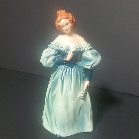 Vintage Goebel Demure Elegance Figurine 1835 Germany - Picture 1 of 4